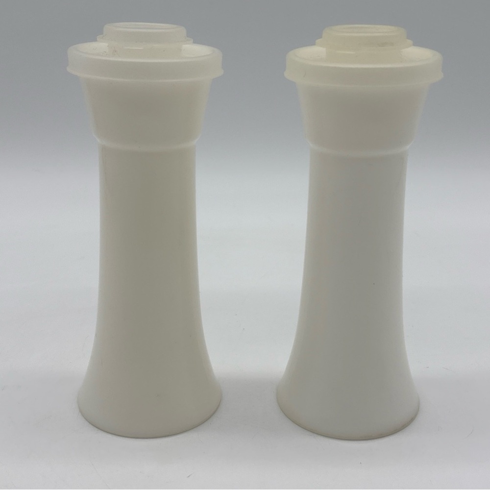 Vintage Tupperware Large Hourglass 6" White Salt & Pepper Shakers Set 718